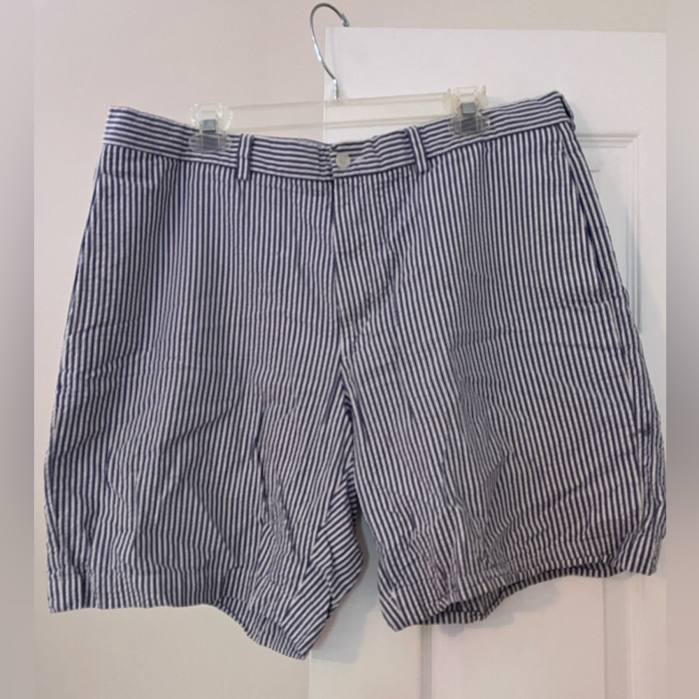 Men’s Brooks Brothers seersucker shorts. Size 38